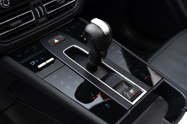 Photo of 2024 White Porsche Macan