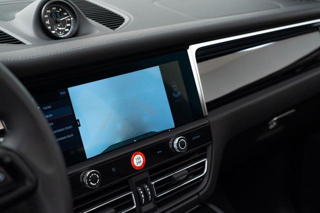 Photo of 2024 White Porsche Macan