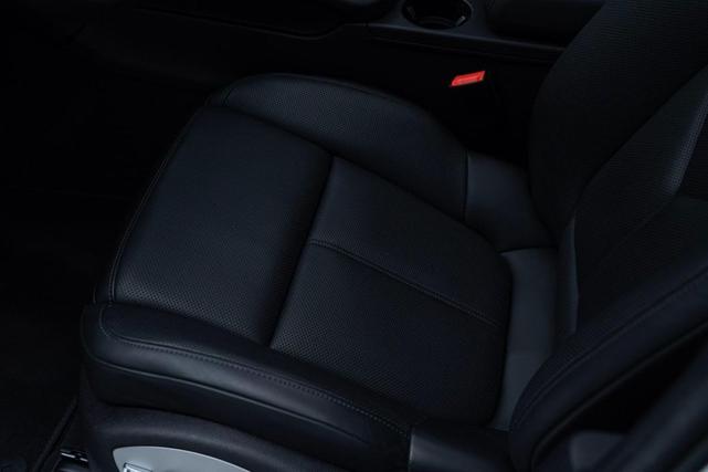 Photo of 2024 White Porsche Macan