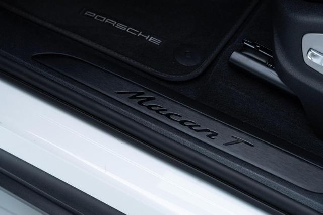 Photo of 2024 White Porsche Macan