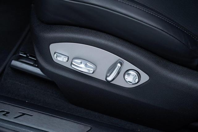 Photo of 2024 White Porsche Macan