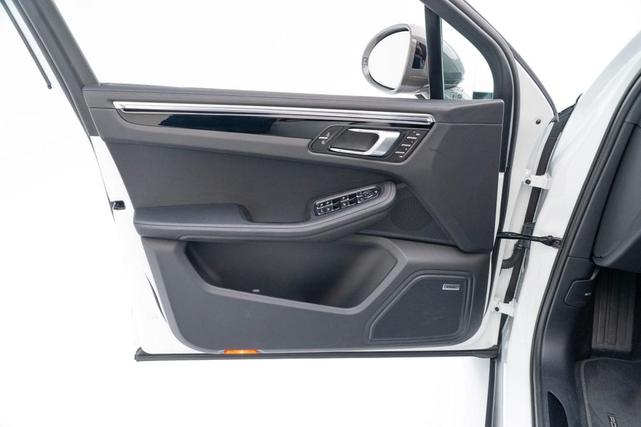 Photo of 2024 White Porsche Macan