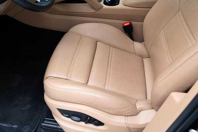 Photo of 2022 Moonlight Blue Metallic Porsche Cayenne