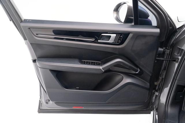 Photo of 2020 Quartzite Grey Metallic Porsche Cayenne
