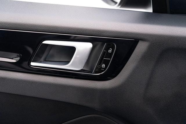 Photo of 2020 Quartzite Grey Metallic Porsche Cayenne