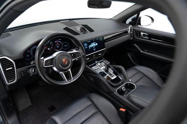 Photo of 2020 Quartzite Grey Metallic Porsche Cayenne