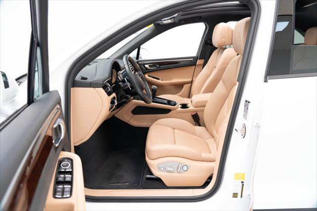 Photo of 2023 Carrara White Metallic Porsche Macan