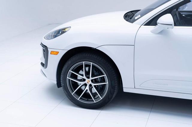 Photo of 2025 Carrara White Metallic Porsche Macan