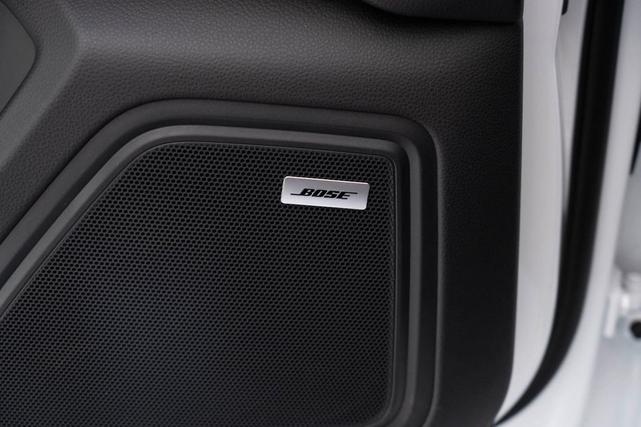 Photo of 2025 Carrara White Metallic Porsche Macan