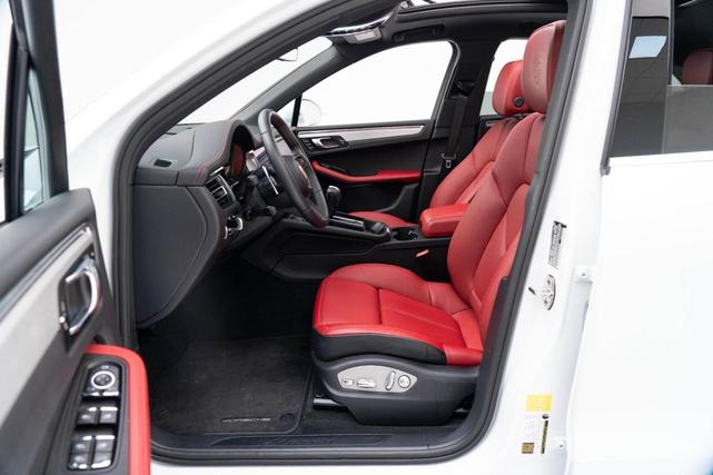 Photo of 2025 Carrara White Metallic Porsche Macan