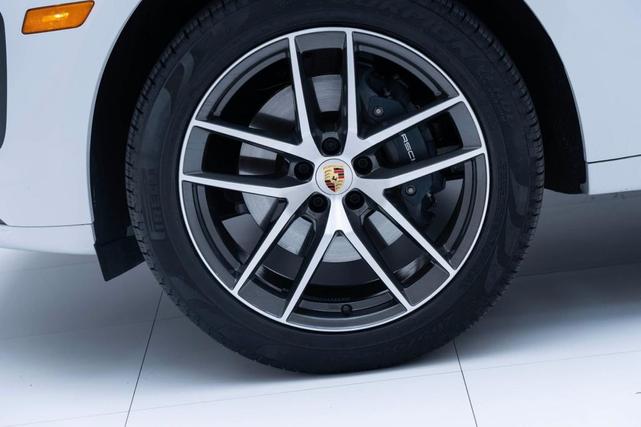Photo of 2025 Carrara White Metallic Porsche Macan