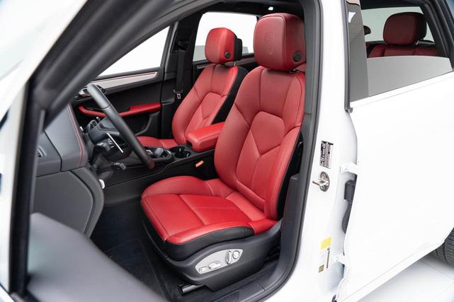 Photo of 2025 Carrara White Metallic Porsche Macan