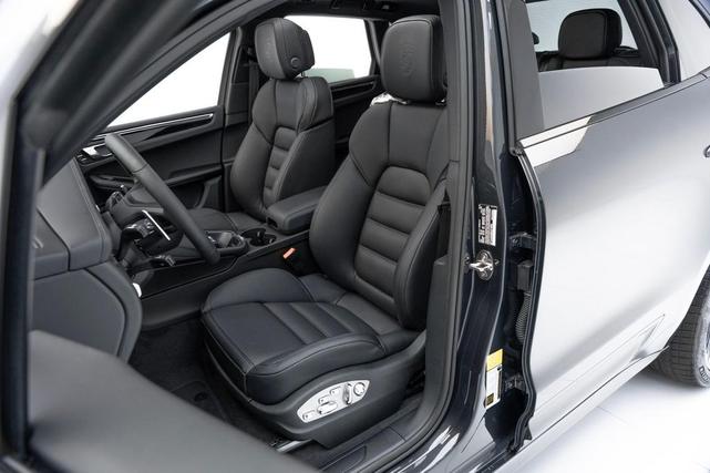 Photo of 2025 Volcano Grey Metallic Porsche Macan