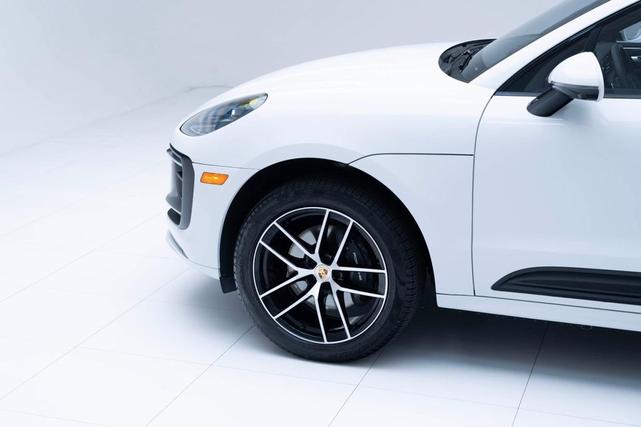 Photo of 2025 Carrara White Metallic Porsche Macan