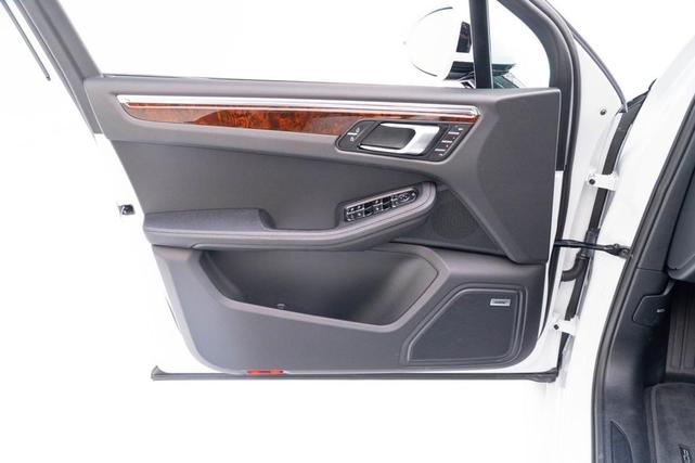 Photo of 2025 Carrara White Metallic Porsche Macan