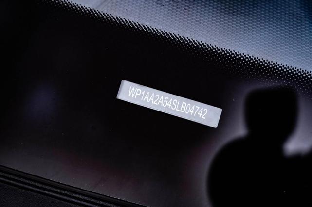 Photo of 2025 Carrara White Metallic Porsche Macan