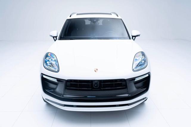 Photo of 2025 Carrara White Metallic Porsche Macan