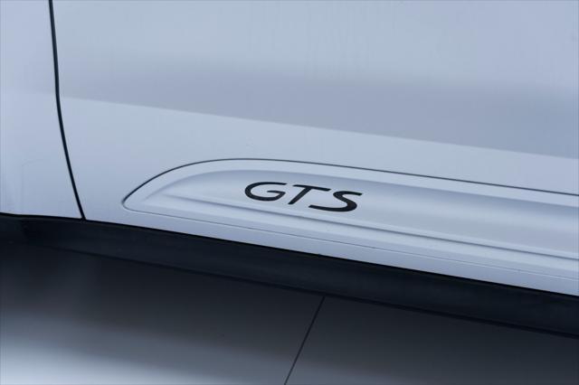 Photo of 2025 Dolomite Silver Metallic Porsche Macan