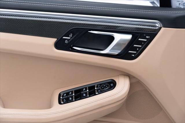 Photo of 2025 Dolomite Silver Metallic Porsche Macan