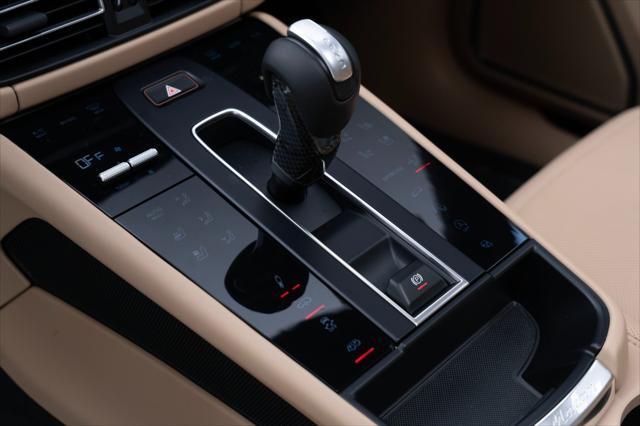Photo of 2025 Dolomite Silver Metallic Porsche Macan