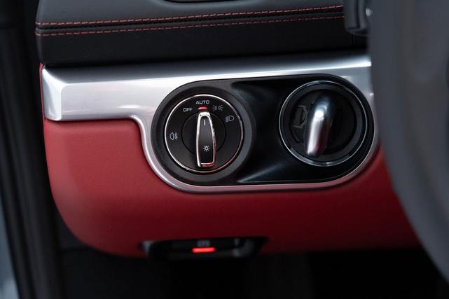 Photo of 2025 Vanadium Grey Metallic Porsche 718 Boxster