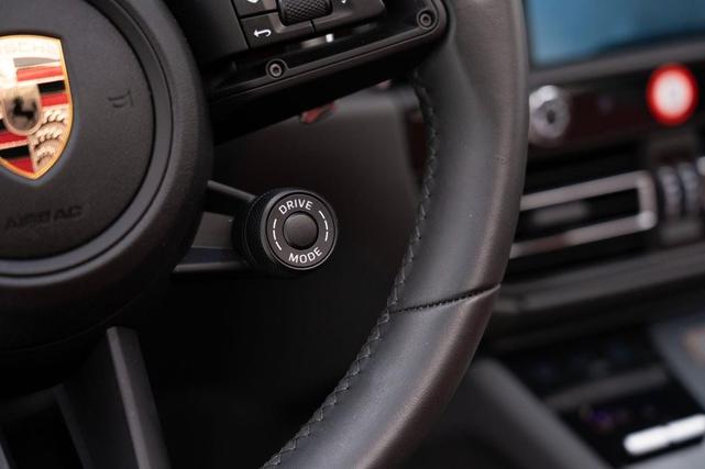 Photo of 2025 Carrara White Metallic Porsche Macan