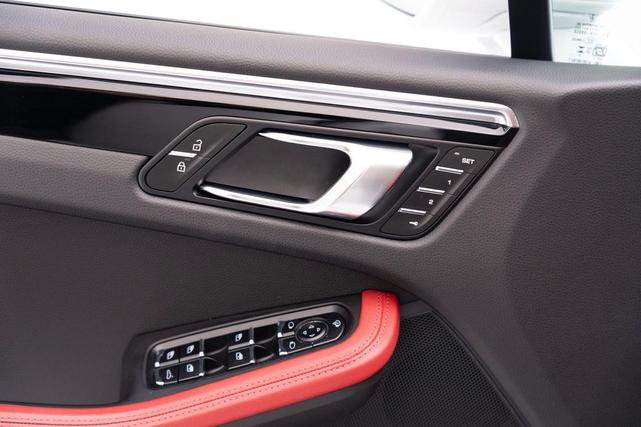 Photo of 2025 Carrara White Metallic Porsche Macan