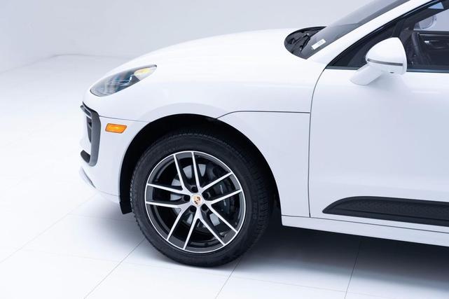 Photo of 2025 Carrara White Metallic Porsche Macan