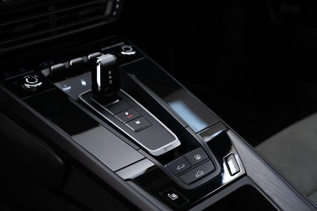 Photo of 2022 White Porsche 911