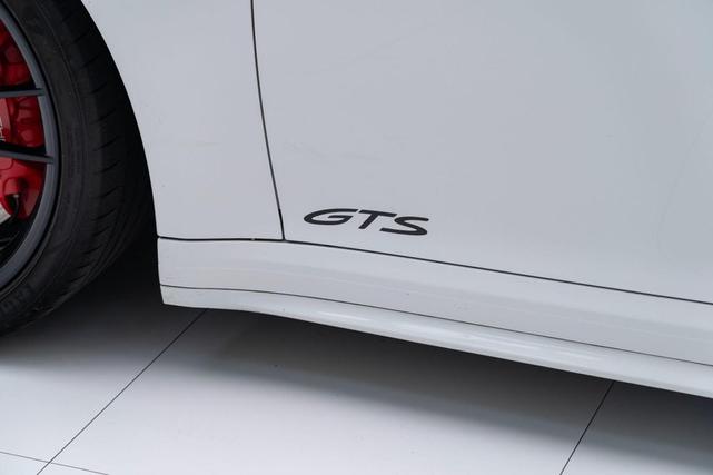 Photo of 2022 White Porsche 911