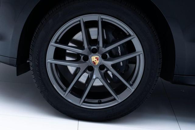 Photo of 2025 Jet Black Metallic Porsche Macan