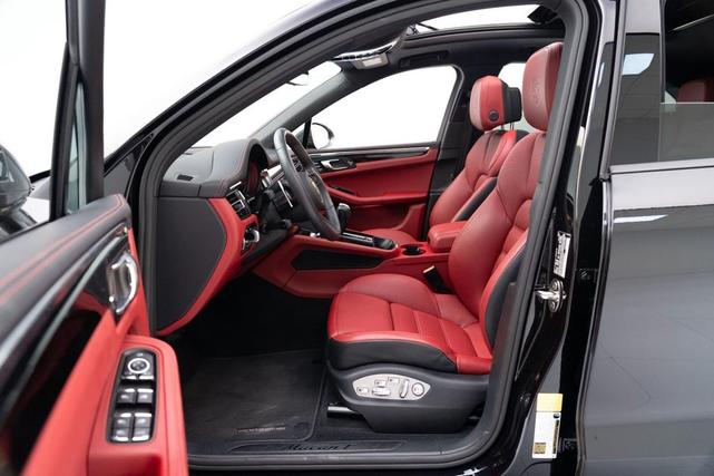 Photo of 2025 Jet Black Metallic Porsche Macan