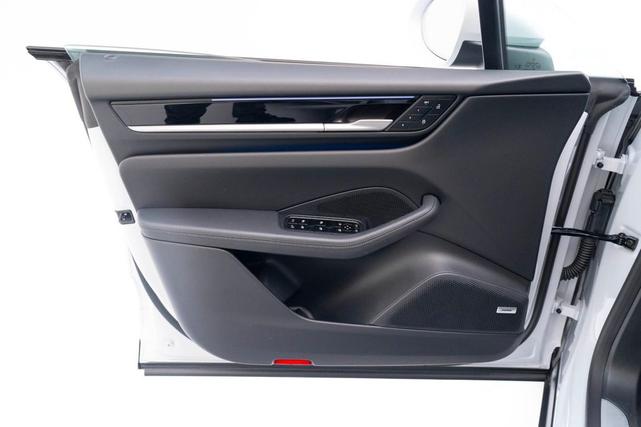 Photo of 2024 Ice Grey Metallic Porsche Macan