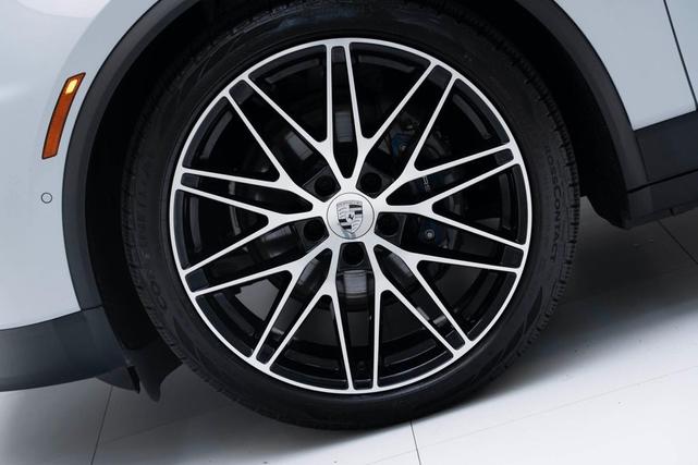 Photo of 2024 Ice Grey Metallic Porsche Macan