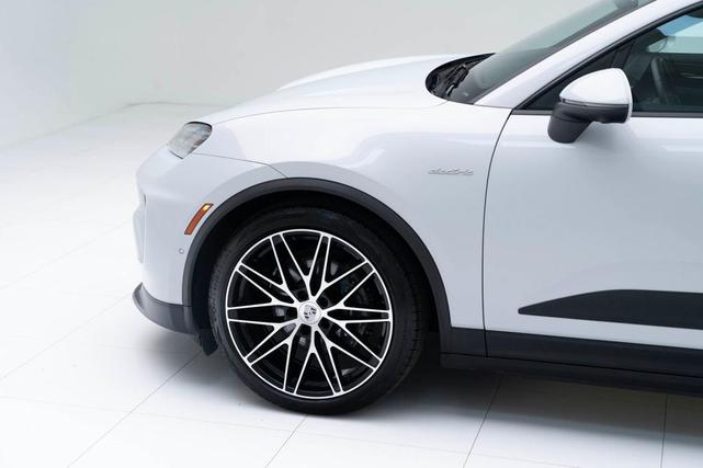 Photo of 2024 Ice Grey Metallic Porsche Macan