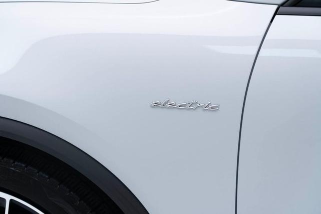 Photo of 2024 Ice Grey Metallic Porsche Macan