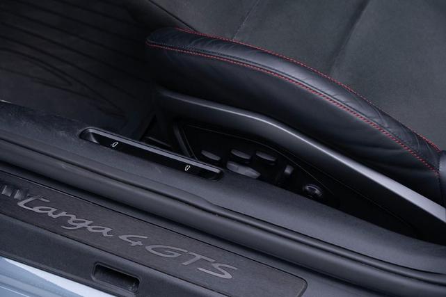 Photo of 2023 Arctic Grey Porsche 911