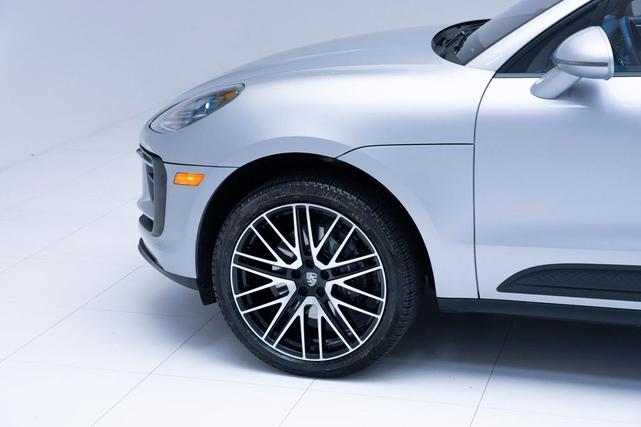 Photo of 2022 Dolomite Silver Metallic Porsche Macan