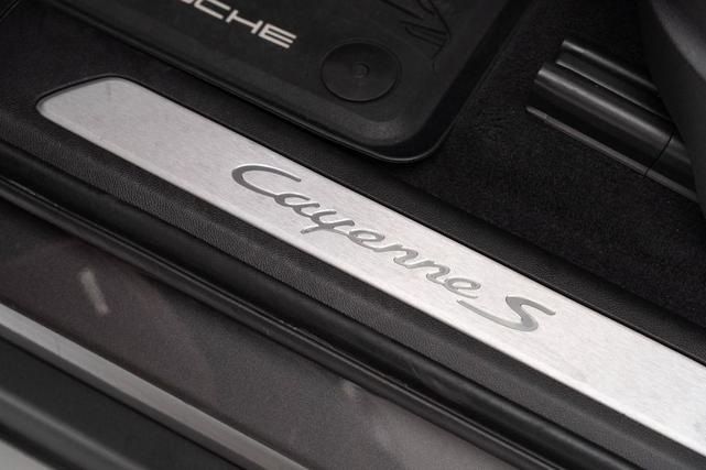 Photo of 2022 Quartzite Grey Metallic Porsche Cayenne