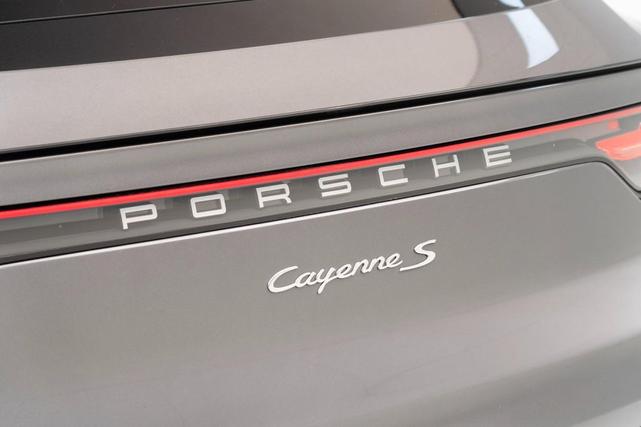 Photo of 2022 Quartzite Grey Metallic Porsche Cayenne