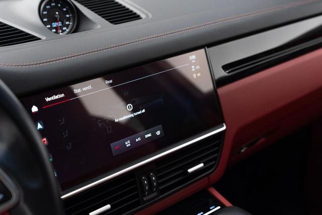 Photo of 2022 Quartzite Grey Metallic Porsche Cayenne