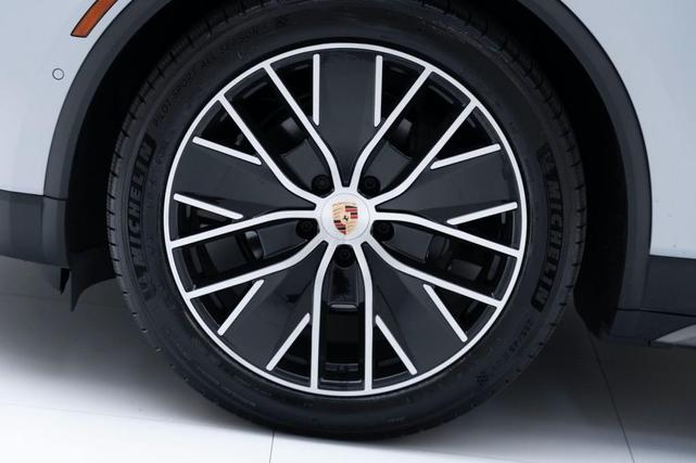 Photo of 2025 Ice Grey Metallic Porsche Macan