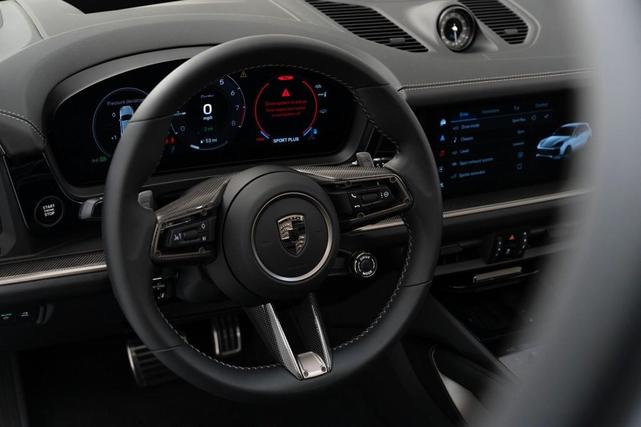 Photo of 2025 Arctic Grey Porsche Cayenne