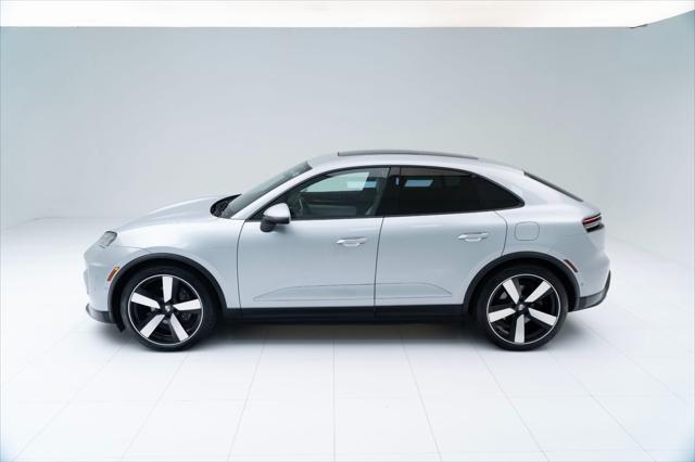 Photo of 2024 Dolomite Silver Metallic Porsche Macan