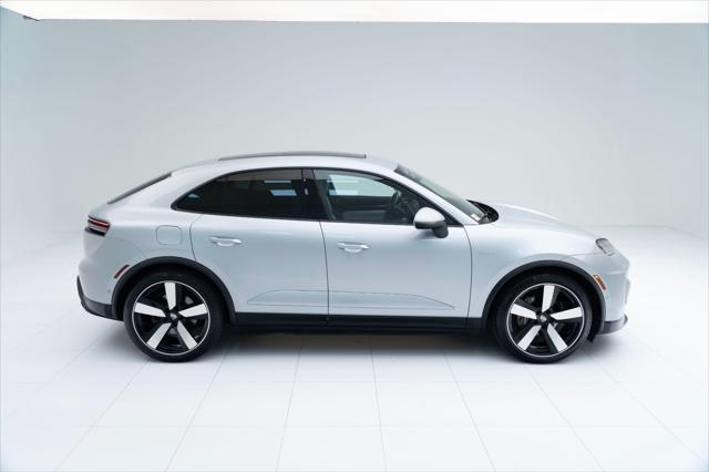 Photo of 2024 Dolomite Silver Metallic Porsche Macan