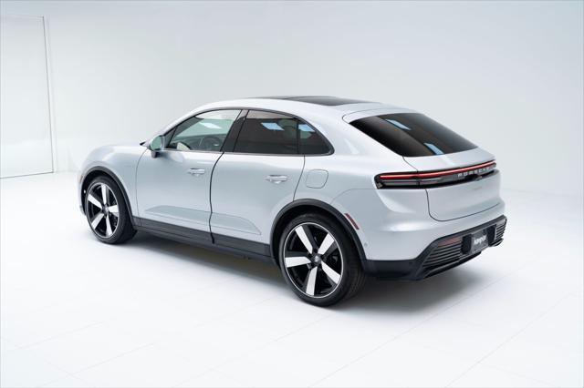 Photo of 2024 Dolomite Silver Metallic Porsche Macan