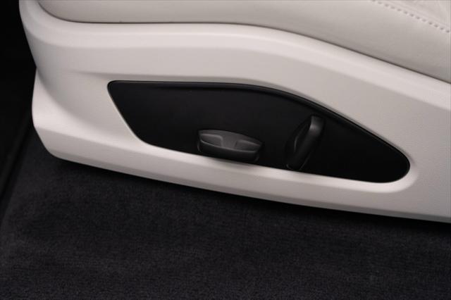 Photo of 2024 Dolomite Silver Metallic Porsche Macan