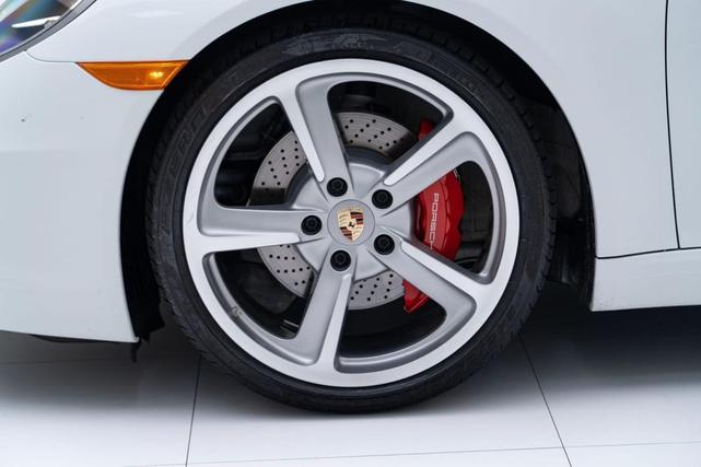Photo of 2013 White Porsche 911