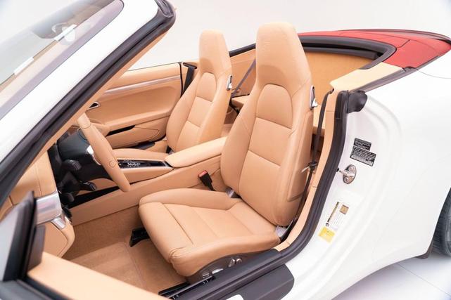 Photo of 2013 White Porsche 911