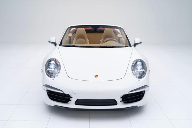 Photo of 2013 White Porsche 911